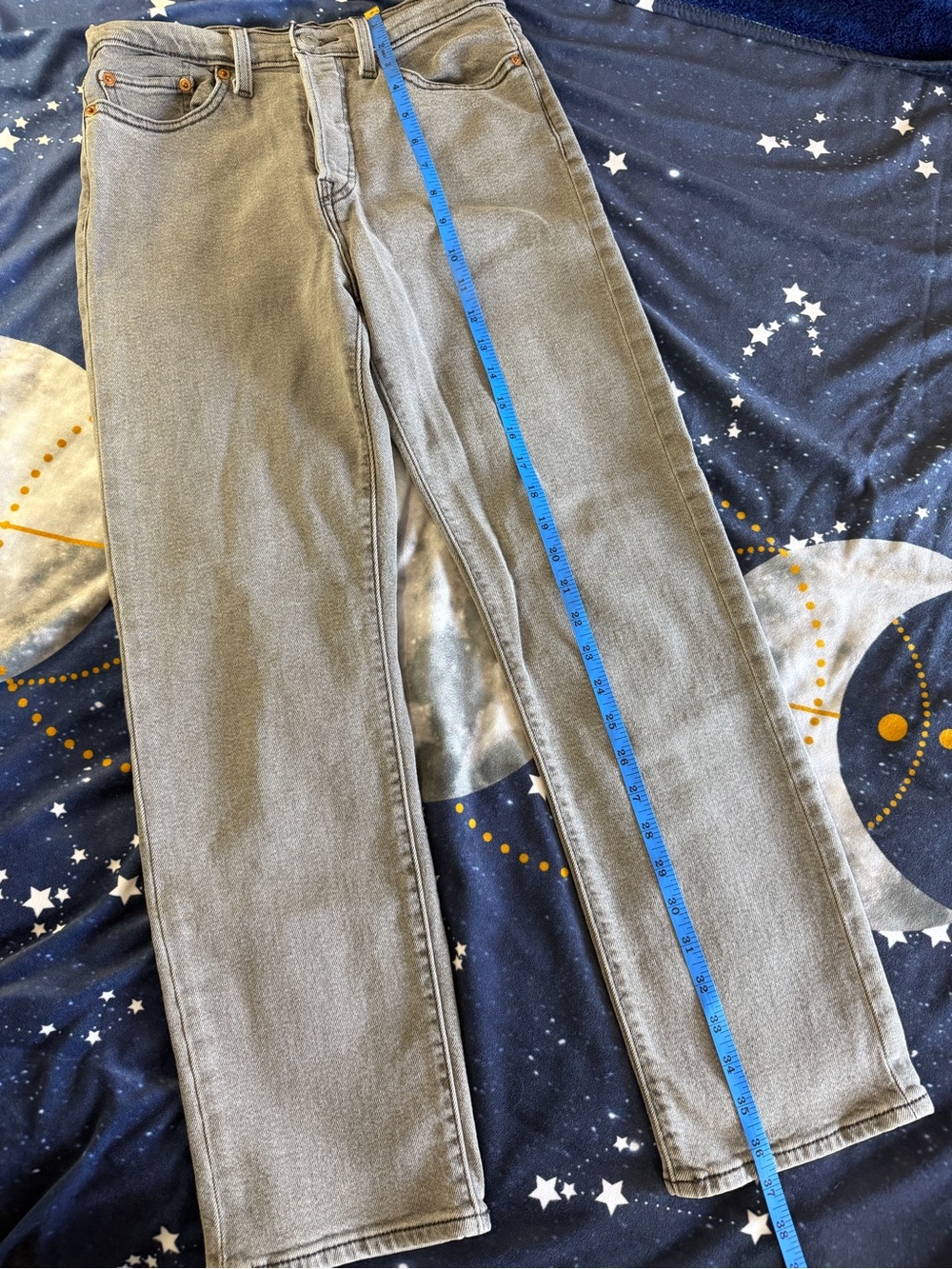 Levi's Wedgie Straight Jeans in Light Gray - Picture 8 of 10